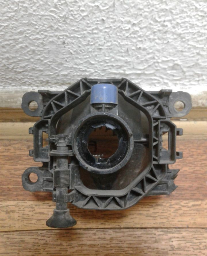 Птф фара правая Renault Logan 2 oem 90012264 (слом. 1 крепл.) Птф фара правая Renault Logan 2 oem 90012264 (слом. 1 крепл.)