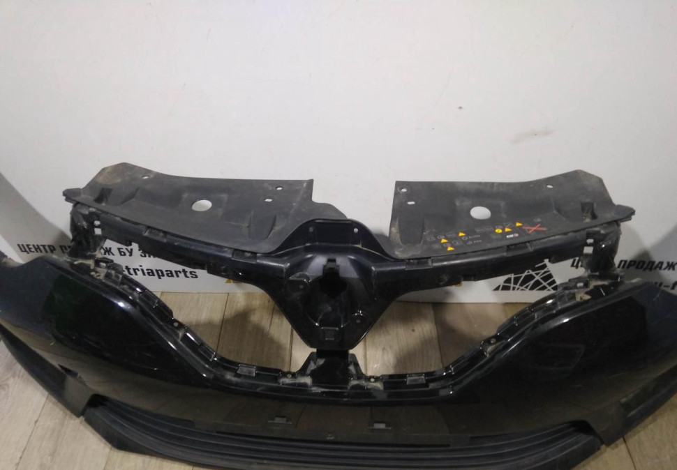 Бампер передний бу Renault Kaptur OEM 620222180R