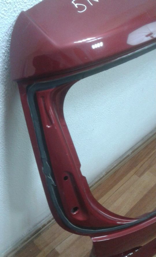 Крышка багажника Volkswagen Tiguan 1 oem 5n0827173 (вмятина) Крышка багажника Volkswagen Tiguan 1 oem 5n0827173 (вмятина)