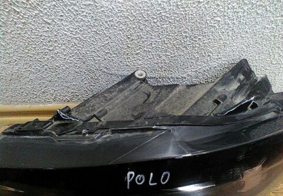 Фара левая Volkswagen Polo до ресл слом 2 креп трещ стекла oem 6ru941015 (скл-3)