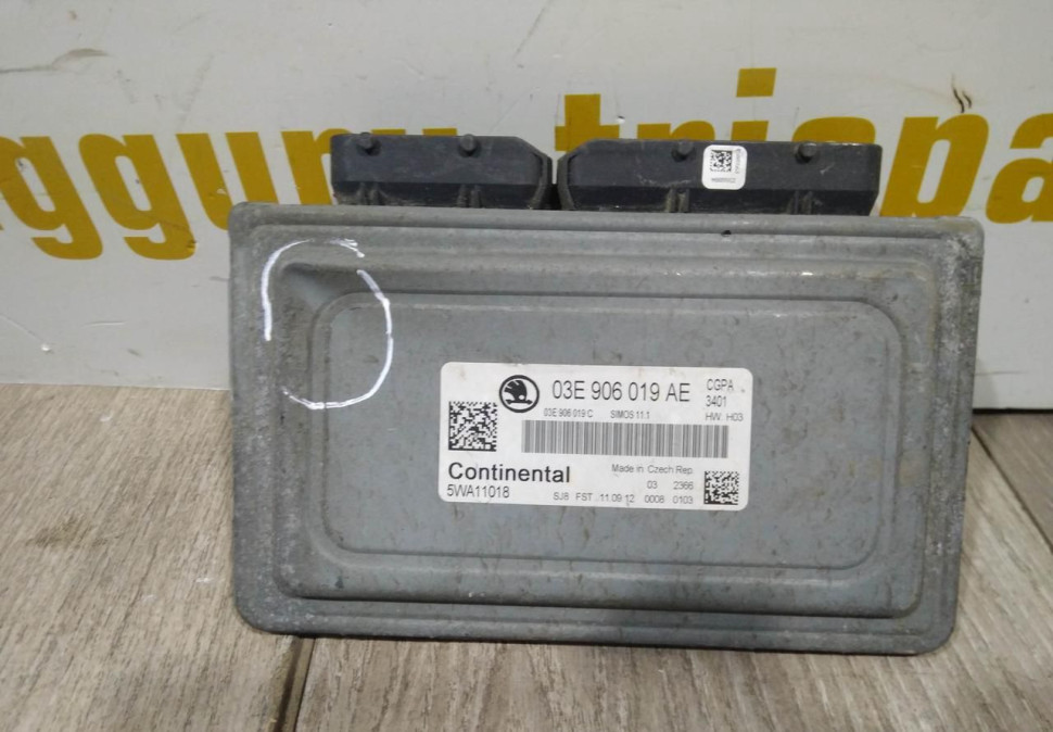 Блок управления двигателя бу Skoda Fabia 2 (1,2) OEM 03E906019AE