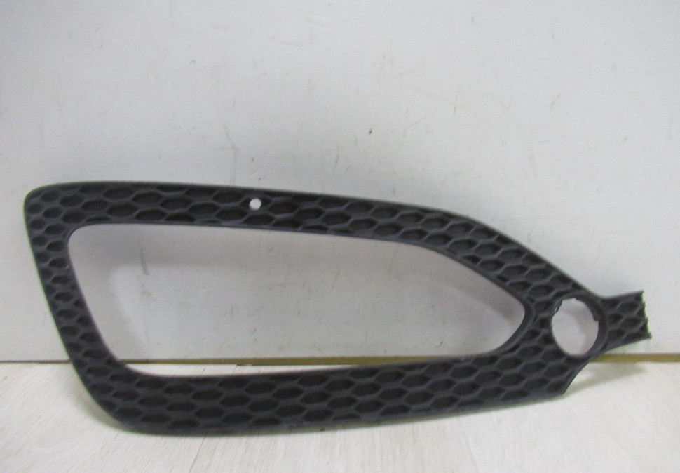 Решетка ПТФ правая Hyundai Santa Fe 3 oem 865642w010