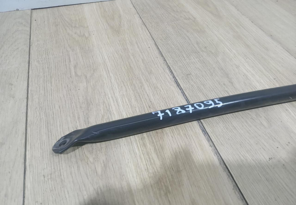 Усиления под капотом левый бу BMW 5 F10 OEM 7187095