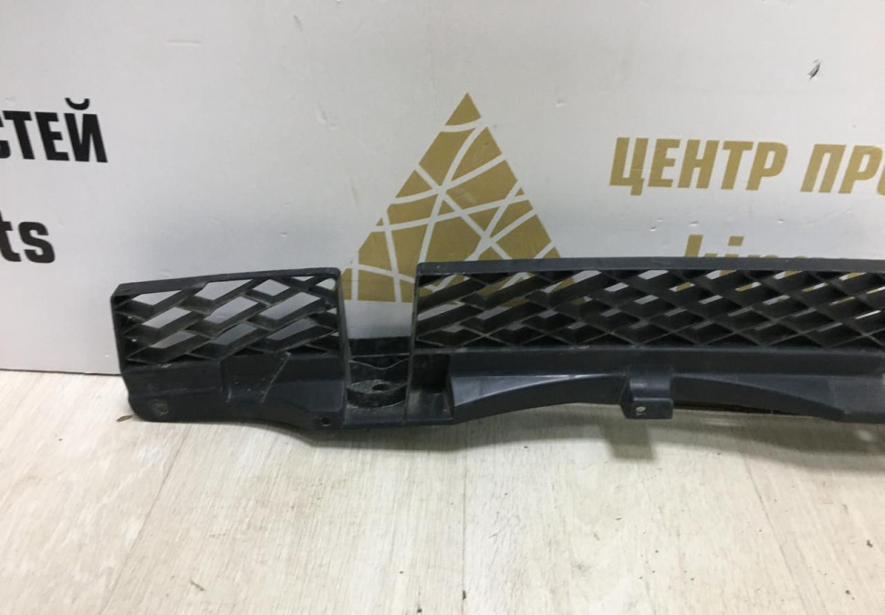 Кронштейн заднего бампера Volkswagen Touareg 2 2010-2018 oem 7P6807863A