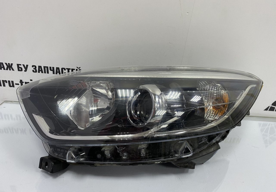 Фара левая Renault Kaptur OEM 260602042R