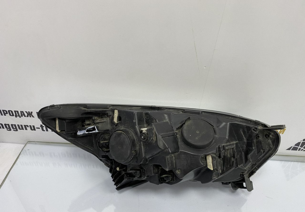 Фара левая Renault Kaptur OEM 260602042R Фара левая Renault Kaptur OEM 260602042R