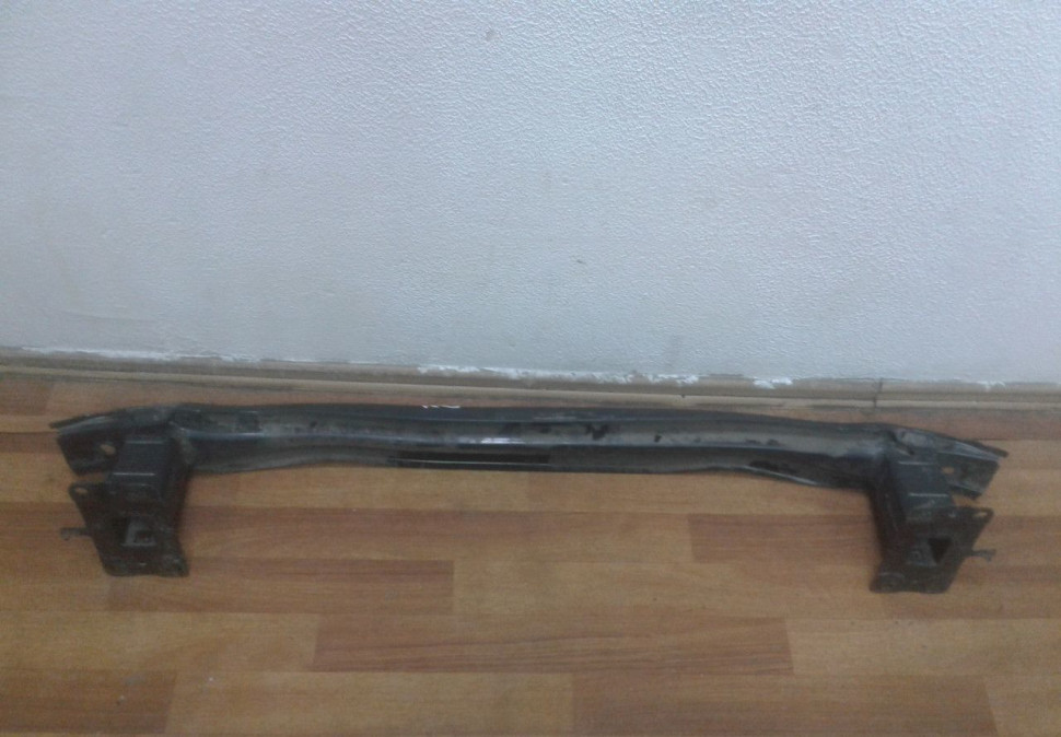 Усилитель заднего бампера Volkswagen Tiguan 2 (мал. вмятина) (погнут) Усилитель заднего бампера Volkswagen Tiguan 2 (мал. вмятина) (погнут)
