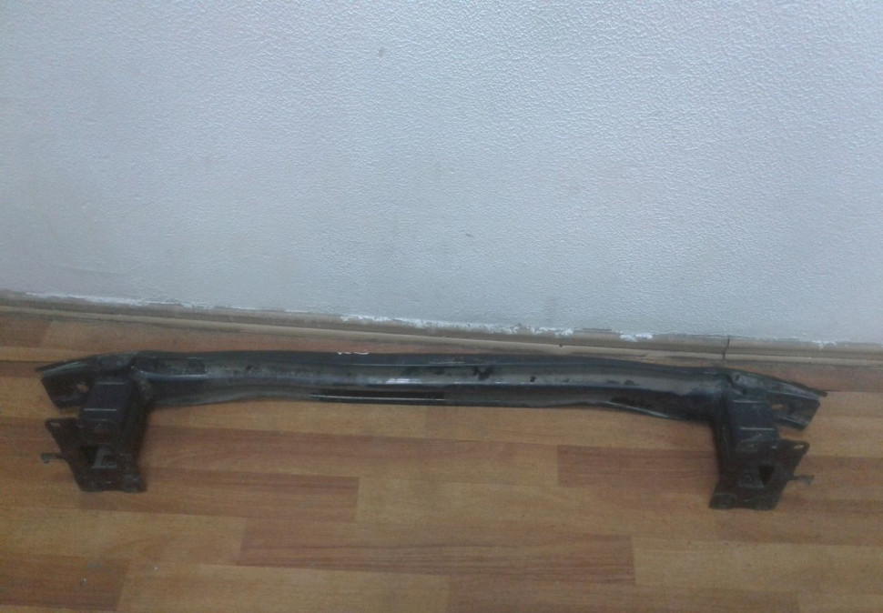 Усилитель заднего бампера Volkswagen Tiguan 2 (мал. вмятина) (погнут) Усилитель заднего бампера Volkswagen Tiguan 2 (мал. вмятина) (погнут)