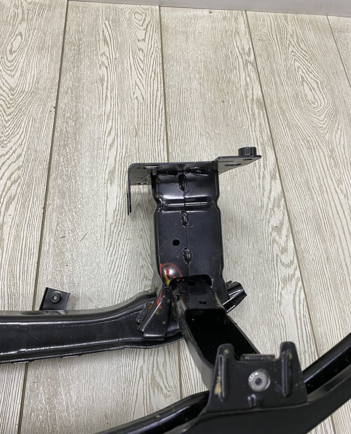 Усилитель переднего бампера Volkswagen Passat B8 2015 OEM 3G0807611