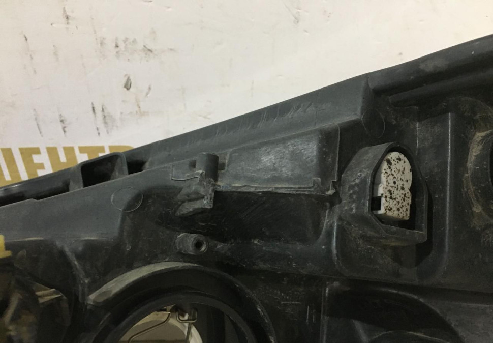 Фара правая Renault Dokker OEM 260102414R