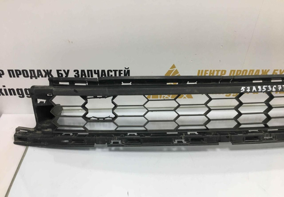 Решетка переднего бампера Skoda Karoq OEM 57A853677A