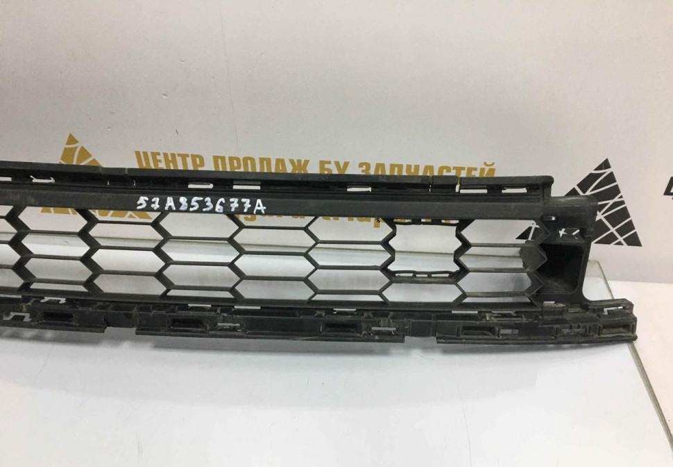 Решетка переднего бампера Skoda Karoq OEM 57A853677A