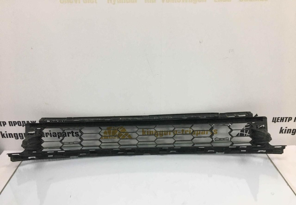 Решетка переднего бампера Skoda Karoq OEM 57A853677A