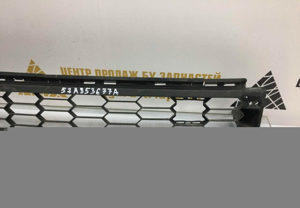 Решетка переднего бампера Skoda Karoq OEM 57A853677A