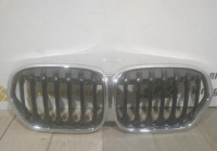 Решетка радиатора бу BMW X1 F48 OEM 51138493451