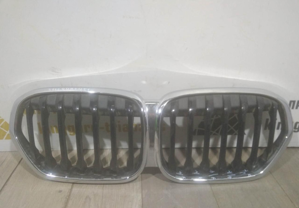 Решетка радиатора бу BMW X1 F48 OEM 51138493451