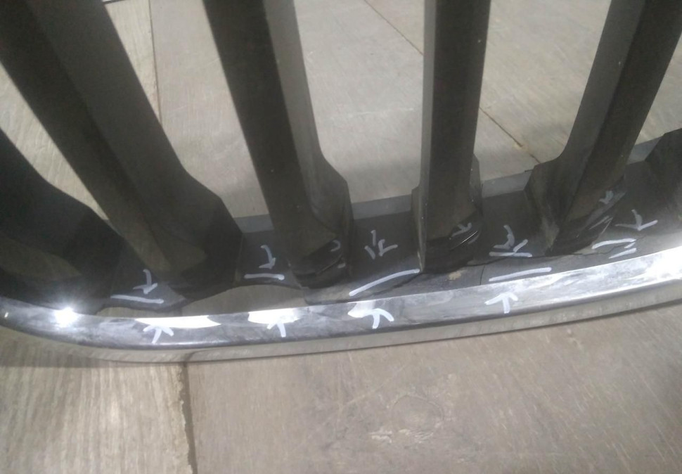 Решетка радиатора бу BMW X1 F48 OEM 51138493451 Решетка радиатора бу BMW X1 F48 OEM 51138493451