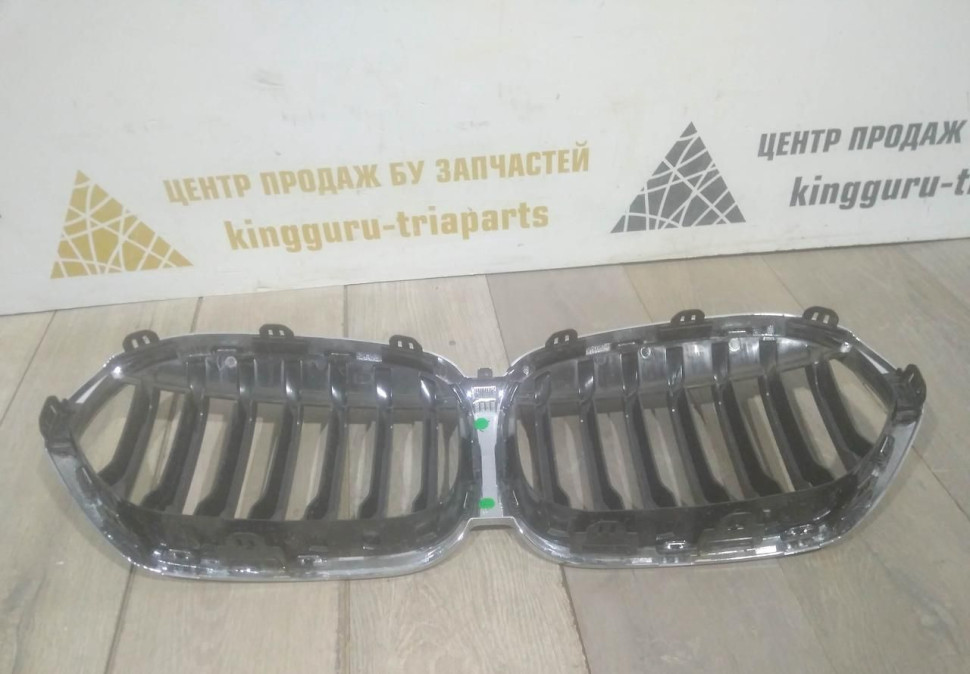 Решетка радиатора бу BMW X1 F48 OEM 51138493451 Решетка радиатора бу BMW X1 F48 OEM 51138493451