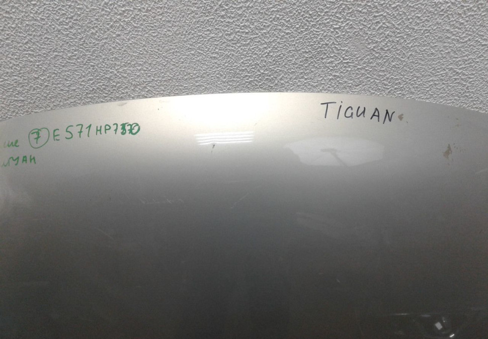 Капот Volkswagen Tiguan (07-16) 5N0823031A после ремонта Капот Volkswagen Tiguan (07-16) 5N0823031A после ремонта