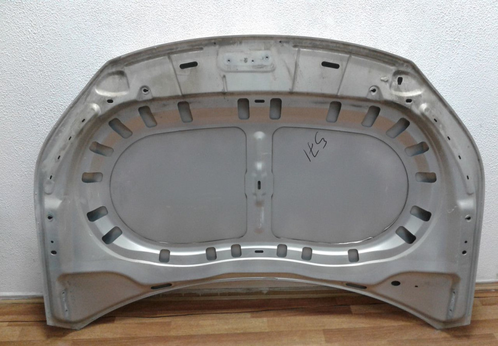 Капот Volkswagen Tiguan (07-16) 5N0823031A после ремонта Капот Volkswagen Tiguan (07-16) 5N0823031A после ремонта