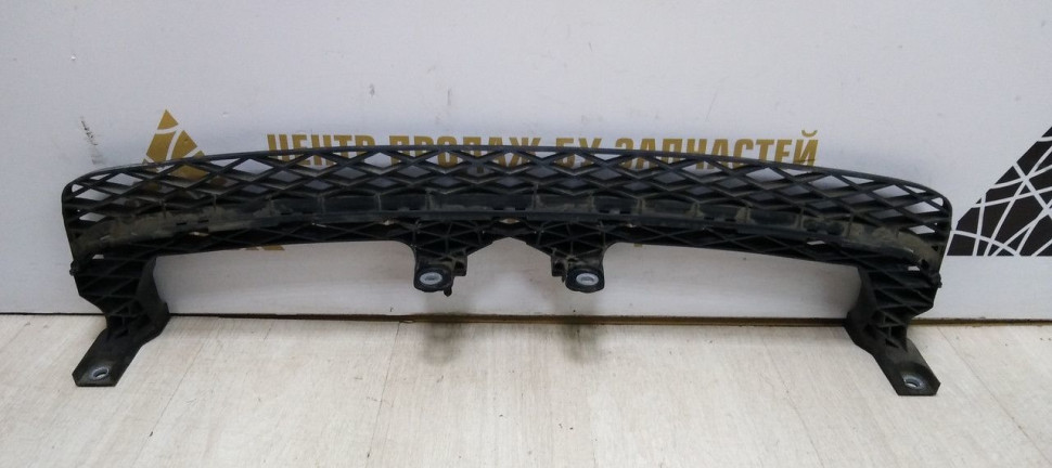 Кронштейн переднего бампера Volkswagen Passat B7 11-14 oem 3AA807571