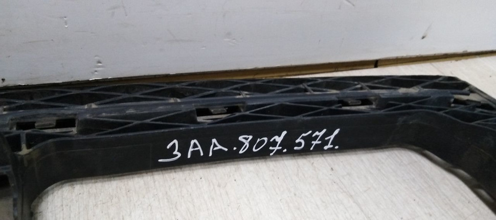 Кронштейн переднего бампера Volkswagen Passat B7 11-14 oem 3AA807571 Кронштейн переднего бампера Volkswagen Passat B7 11-14 oem 3AA807571