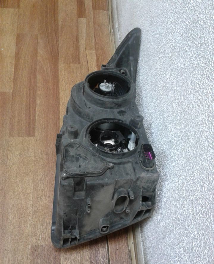 Фара правая Volkswagen Crafter (2 ремонт.слом. 1 крепл.) oem 2e1941006 Фара правая Volkswagen Crafter (2 ремонт.слом. 1 крепл.) oem 2e1941006