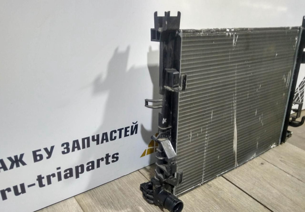 Радиатор охлаждения бу Renault Logan 2 OEM 214105731R Радиатор охлаждения бу Renault Logan 2 OEM 214105731R
