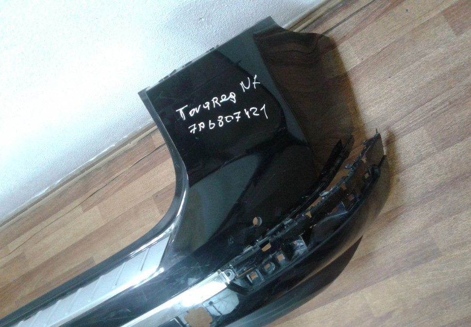 Бампер задний в сборе Volkswagen Touareg NF oem 7p6807421 (трещины) Бампер задний в сборе Volkswagen Touareg NF oem 7p6807421 (трещины)