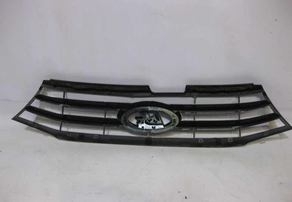 Решетка радиатора Lada Vesta oem 8450008666 (трещина) (скл-3)