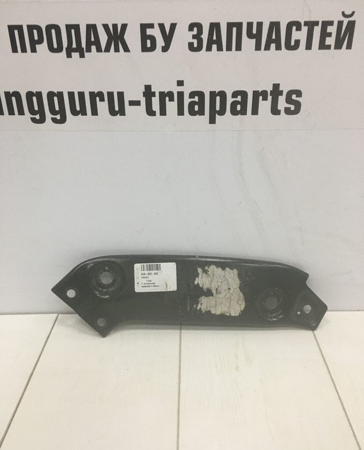 Суппорт фары правый Volkswagen Jetta 6 2011 oem 5C6805932