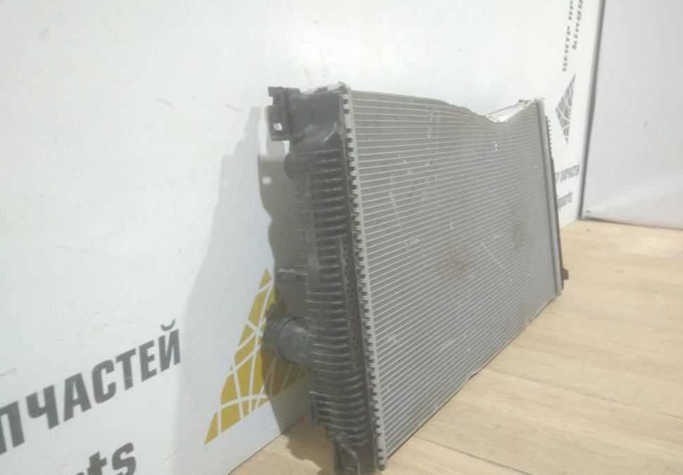 Радиатор охлаждения бу BMW 3 G20 OEM 17118666751 Радиатор охлаждения бу BMW 3 G20 OEM 17118666751