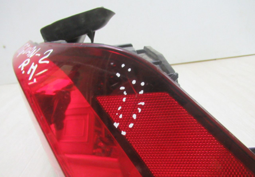 Фонарь правый внешний (Диодная) Volkswagen Tiguan 2 oem 5NA945096 ( трещины на стекле) Фонарь правый внешний (Диодная) Volkswagen Tiguan 2 oem 5NA945096 ( трещины на стекле)