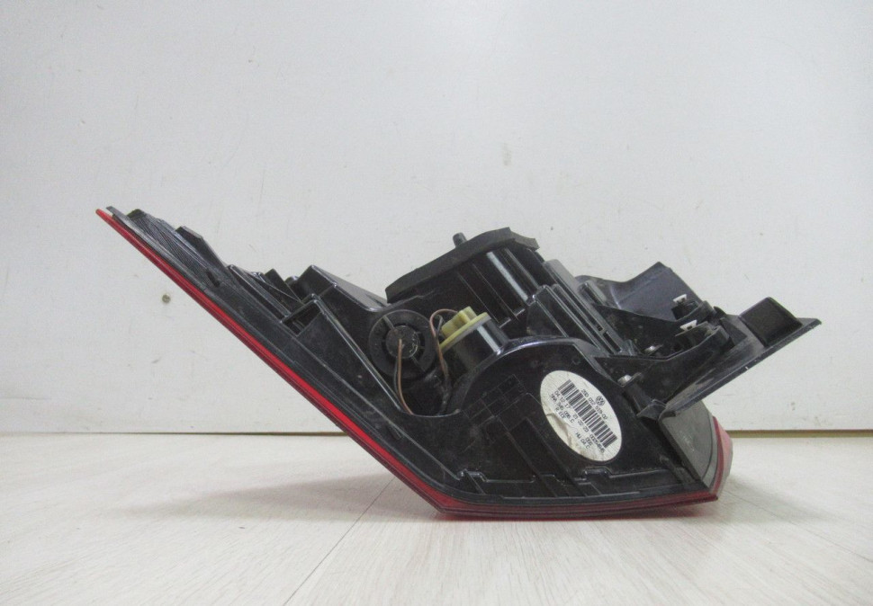 Фонарь правый внешний (Диодная) Volkswagen Tiguan 2 oem 5NA945096 ( трещины на стекле) Фонарь правый внешний (Диодная) Volkswagen Tiguan 2 oem 5NA945096 ( трещины на стекле)