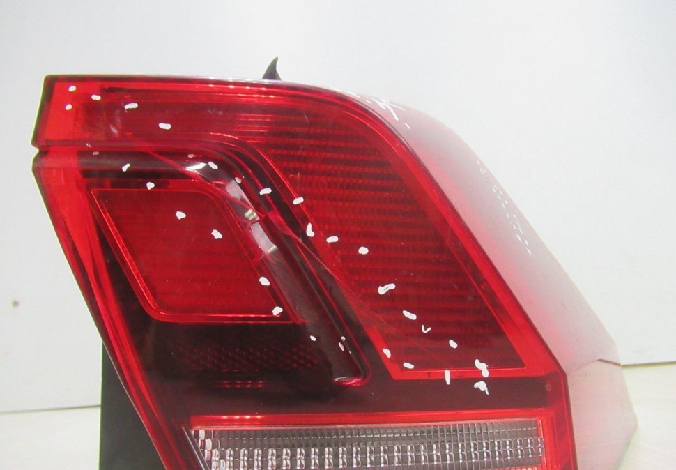 Фонарь правый внешний (Диодная) Volkswagen Tiguan 2 oem 5NA945096 ( трещины на стекле) Фонарь правый внешний (Диодная) Volkswagen Tiguan 2 oem 5NA945096 ( трещины на стекле)