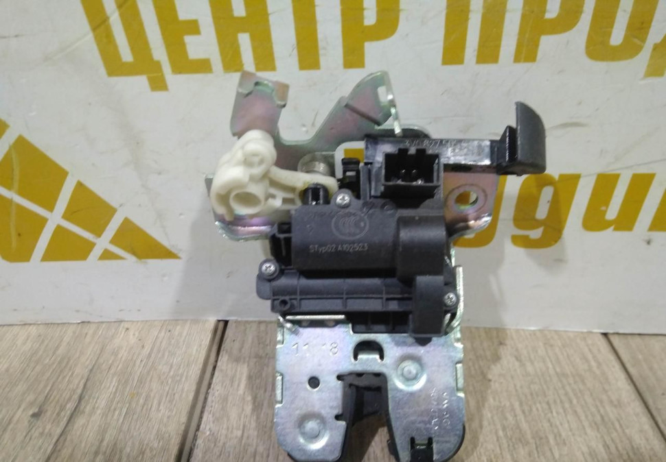 Замок крышки багажника бу Skoda Superb 3 OEM 3V0827505C Замок крышки багажника бу Skoda Superb 3 OEM 3V0827505C