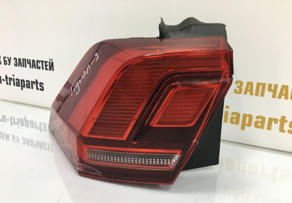 Фонарь левый внешний Volkswagen Tiguan 2 oem 5NA945095a