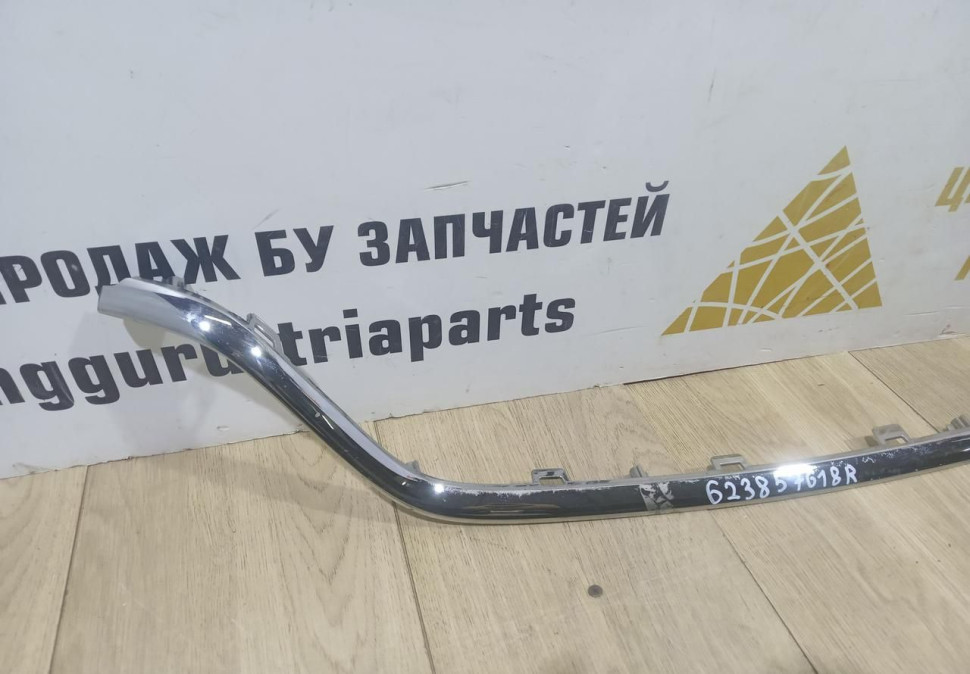 Молдинг решетки радиатора бу Renault Logan 2 рестайлинг OEM 623857618R Молдинг решетки радиатора бу Renault Logan 2 рестайлинг OEM 623857618R