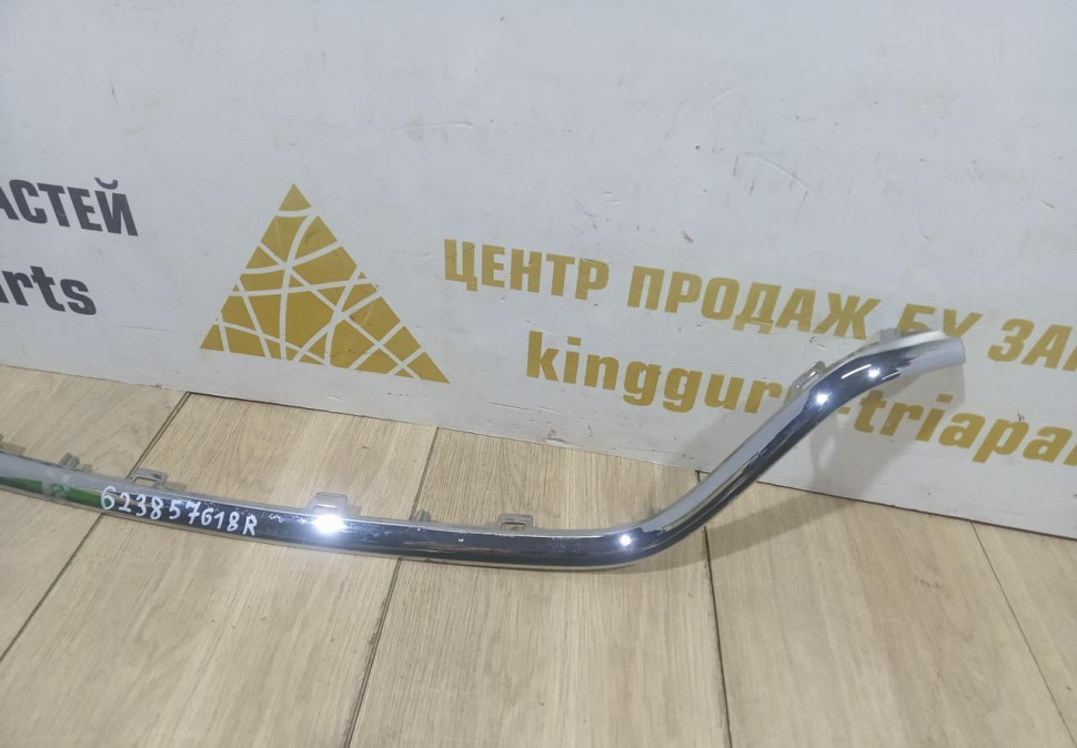 Молдинг решетки радиатора бу Renault Logan 2 рестайлинг OEM 623857618R Молдинг решетки радиатора бу Renault Logan 2 рестайлинг OEM 623857618R