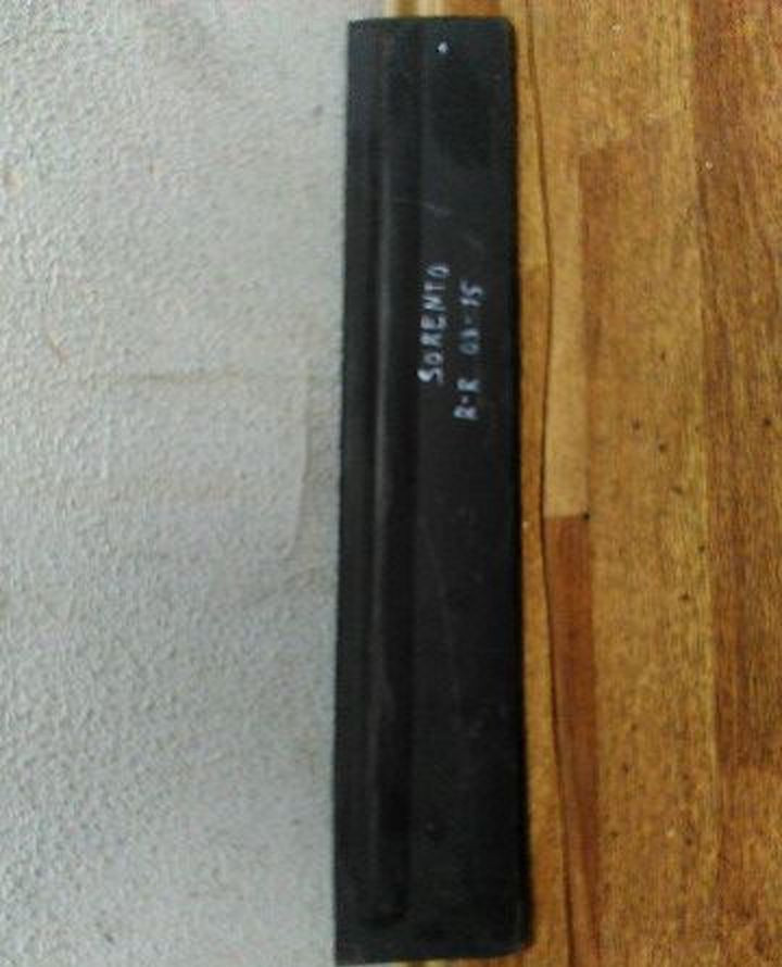 Молдинг двери задний правый Kia Sorento (09-15) потертость oem 877342p000