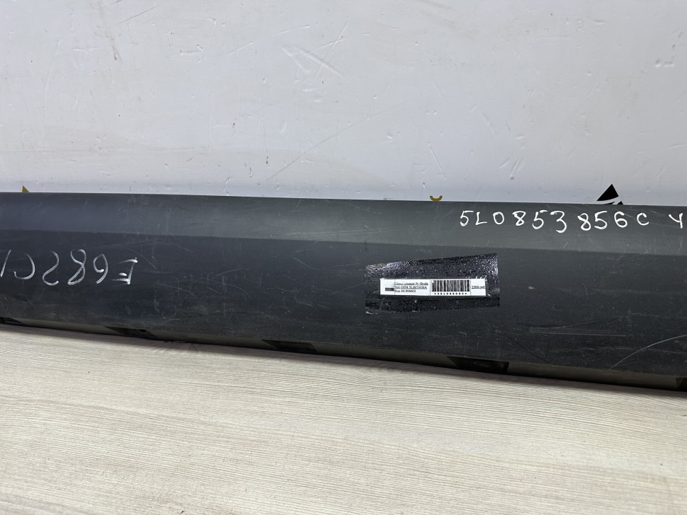 Порог правый бу Skoda Yeti OEM 5L0853856A Порог правый бу Skoda Yeti OEM 5L0853856A