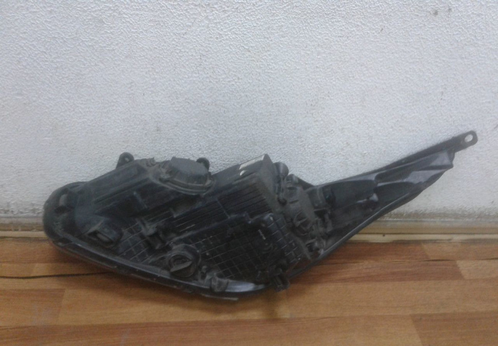 Фара правая с диодами голаген  Kia Ceed 2 (12>)  oem 92102a2000