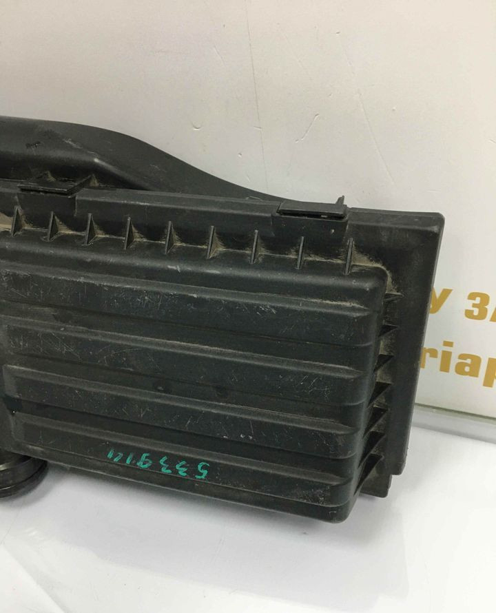 Корпус воздушного фильтра Skoda Rapid Volkswagen Golf 7 OEM 04E129611G Корпус воздушного фильтра Skoda Rapid Volkswagen Golf 7 OEM 04E129611G