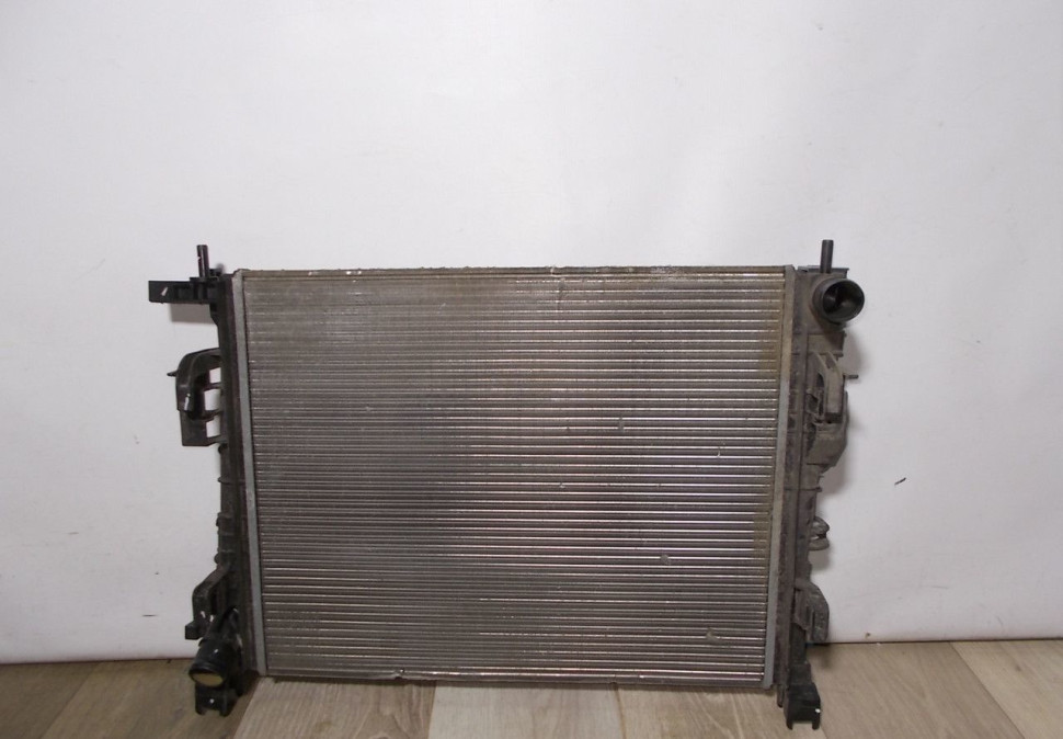 Радиатор охлаждения бу Renault Logan 2 OEM 214105731R