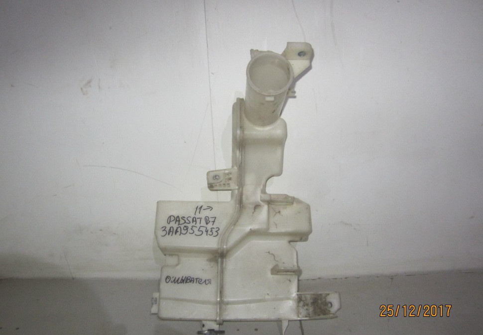 Бачок омывателя Volkswagen Passat B7 (11-15) oem 3aa955453 (скл-3)