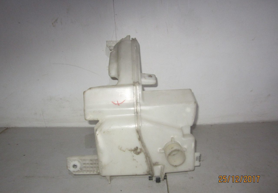 Бачок омывателя Volkswagen Passat B7 (11-15) oem 3aa955453 (скл-3) Бачок омывателя Volkswagen Passat B7 (11-15) oem 3aa955453 (скл-3)