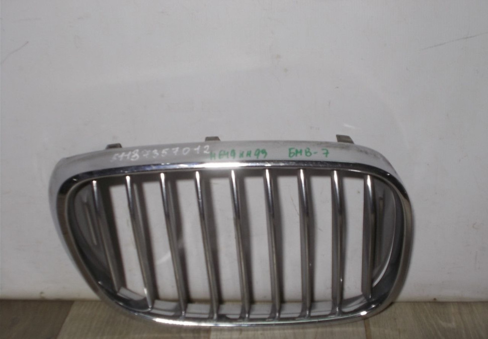 Решетка радиатора правая бу BMW 7 G11 OEM 51137357012