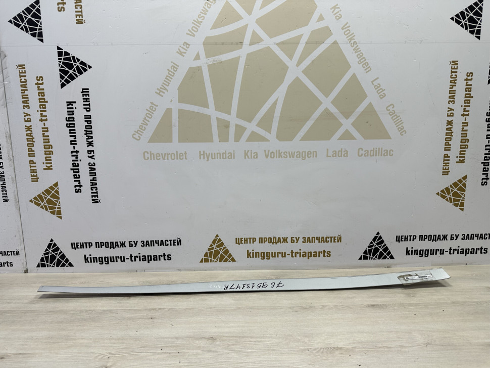 Накладка правого порога бу Renault Duster OEM 769513147R