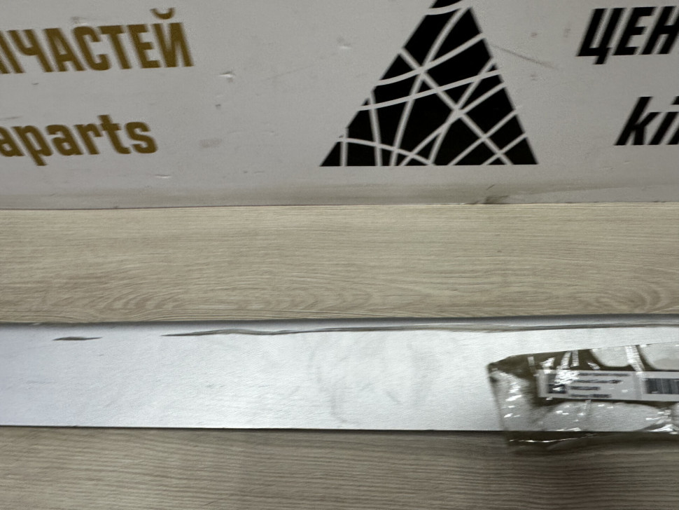 Накладка правого порога бу Renault Duster OEM 769513147R