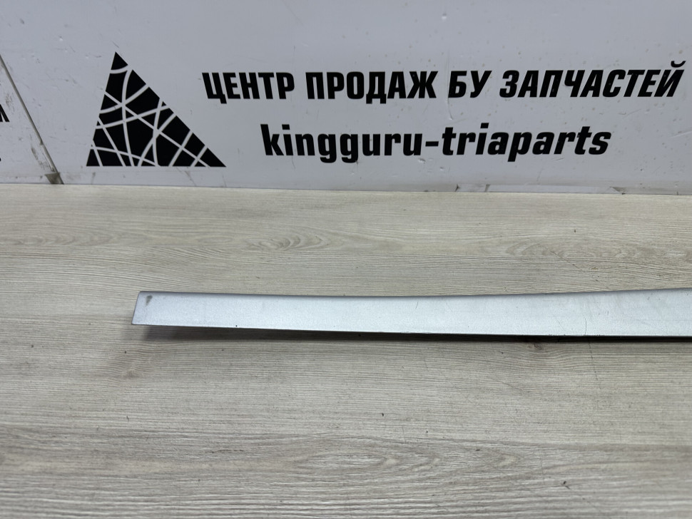 Накладка правого порога бу Renault Duster OEM 769513147R